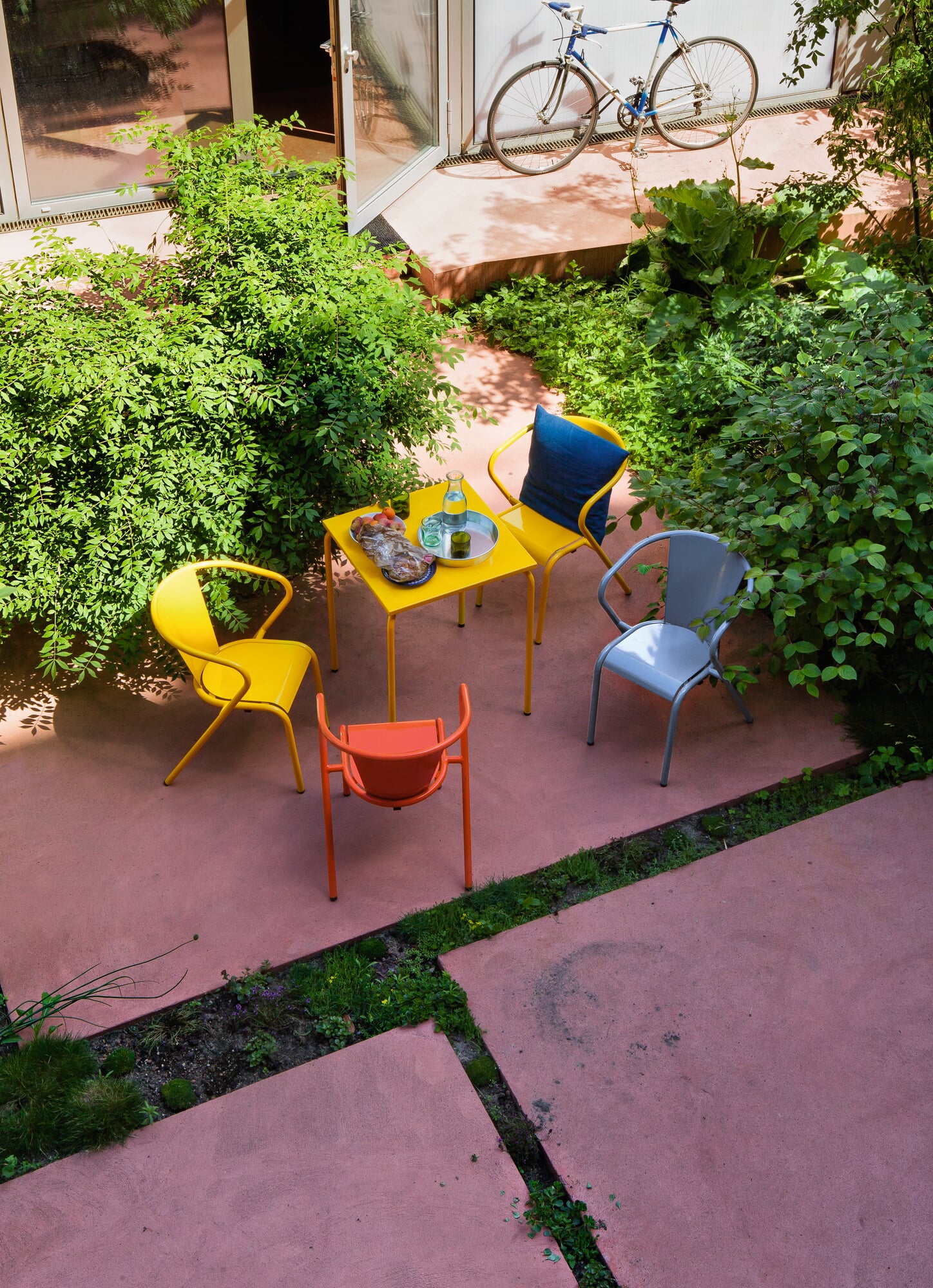 Estoril table, RAL 1023 Traffic yellow | Manufactum