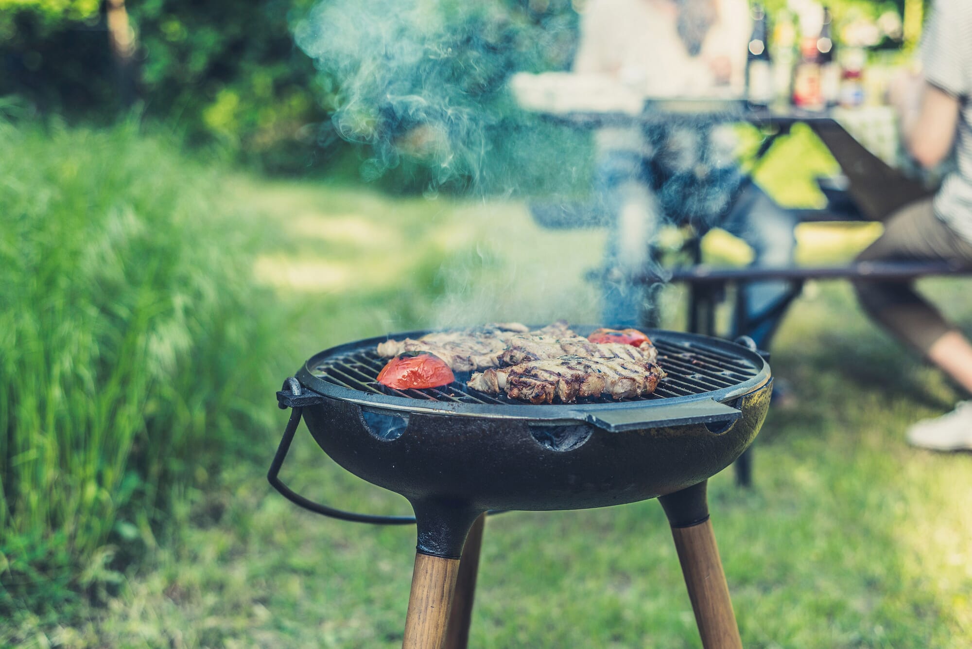 Three-legged grill cast iron