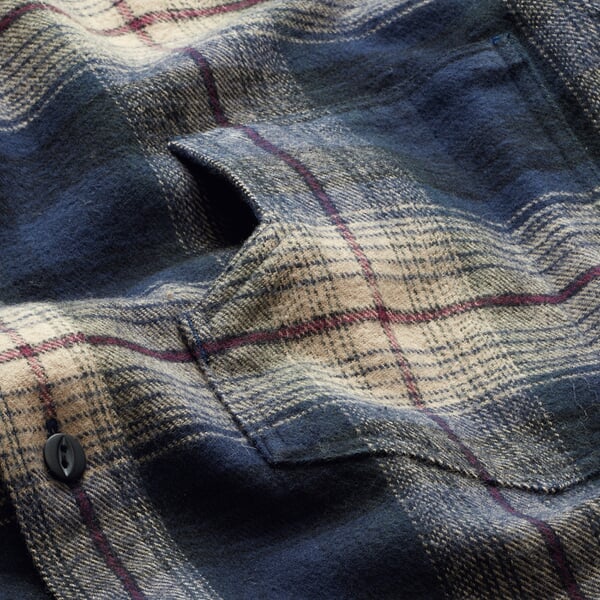 Heren flanellen overhemd Blauw geruit, close-up