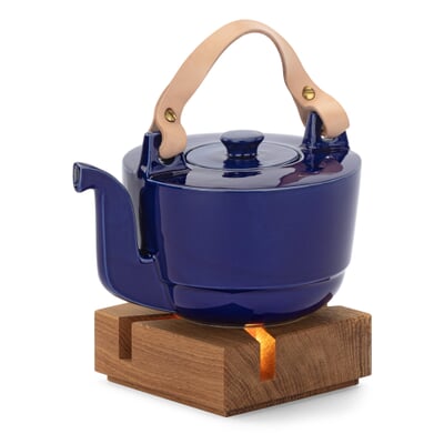 https://assets.manufactum.de/p/022/022101/22101_03.jpg/teapot-warmer-oak.jpg?profile=opengraph_mf