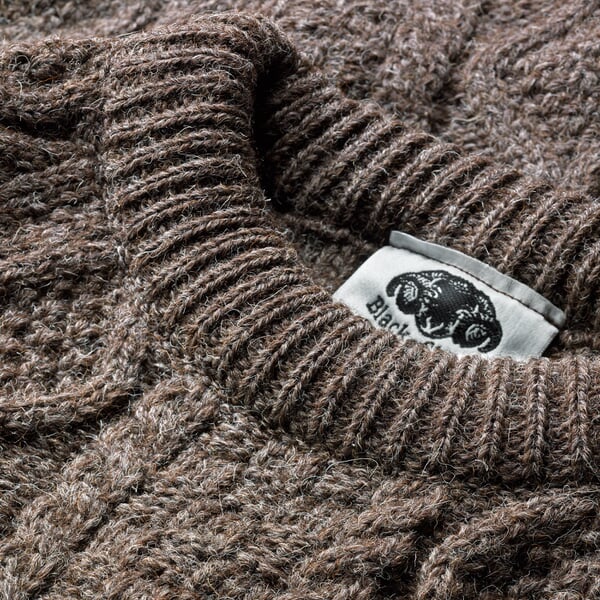 Black Sheep Aran-Pullover Braun, Detailsicht