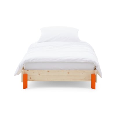 bett stiege stapelbar fichte leuchtorange ral 2005 manufactum