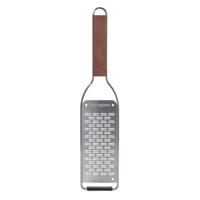 Microplane grater two-way cutting edge