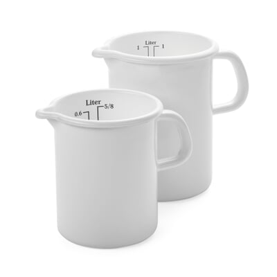 8 Cup Measuring Cup, Plastic, Gradations