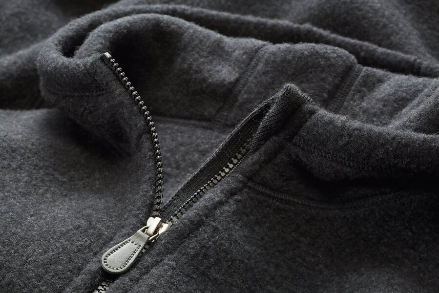 Herrenjacke Merinofleece Schwarzmelange, Detailsicht