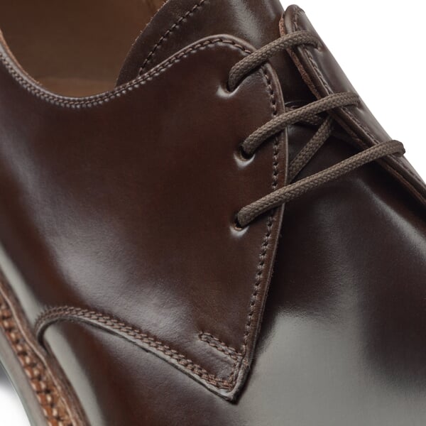 Men shoe horse leather Dark brown, close-up