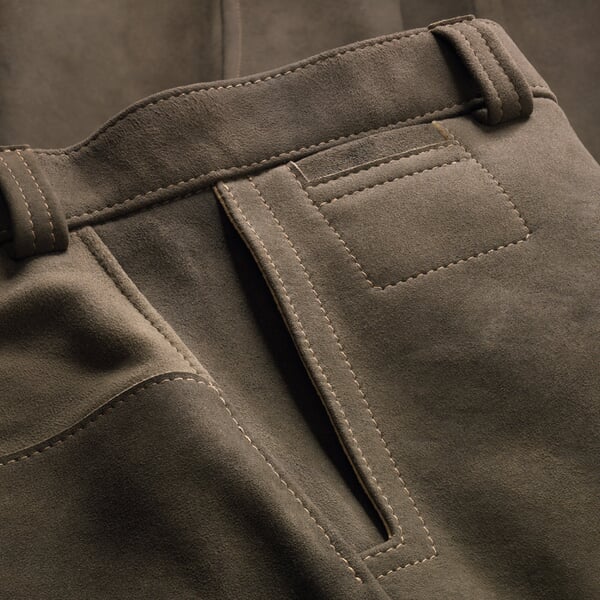 Deerskin trousers old tanned Olive, close-up