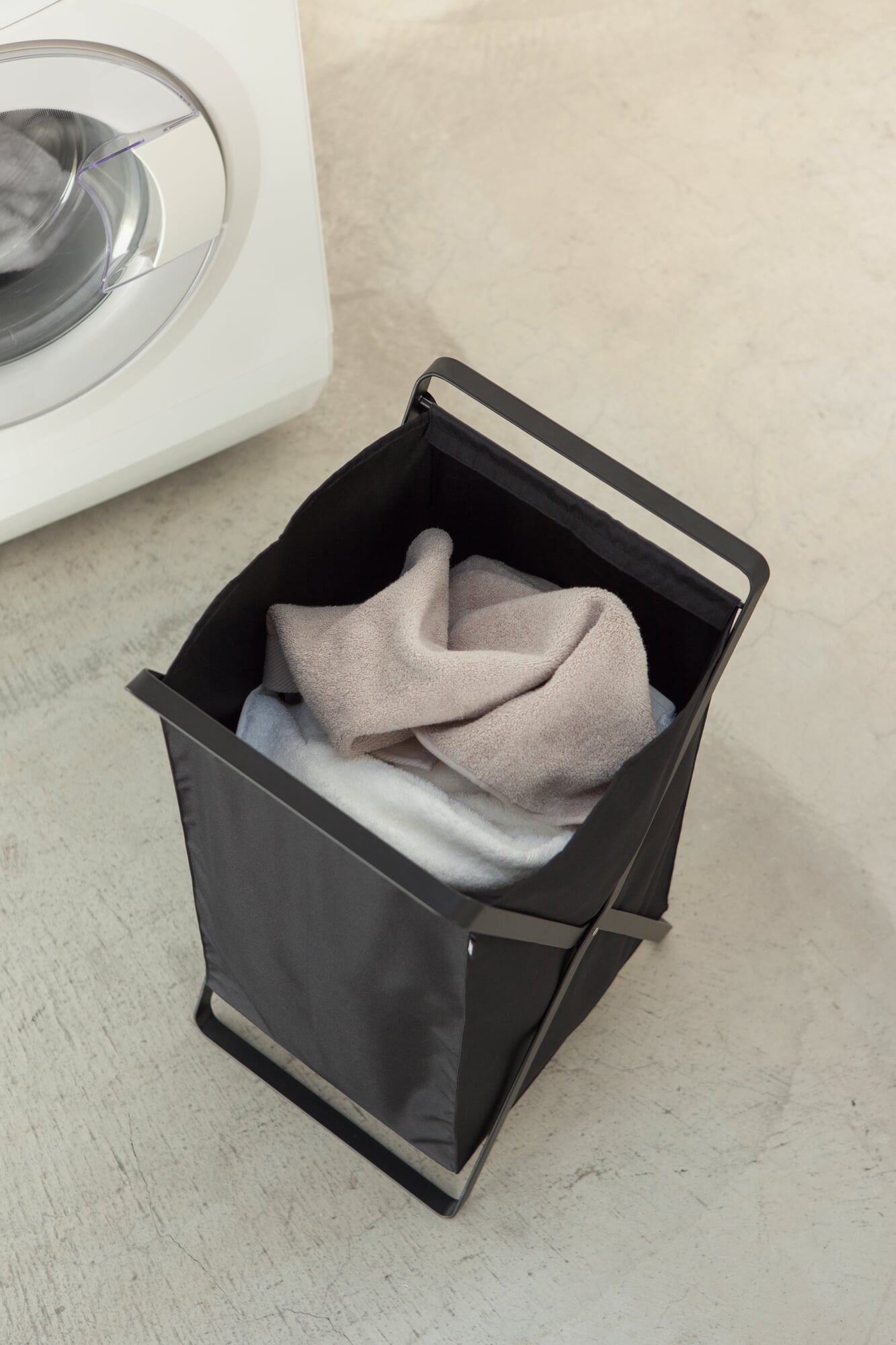 Laundry basket Tower, Black | Manufactum