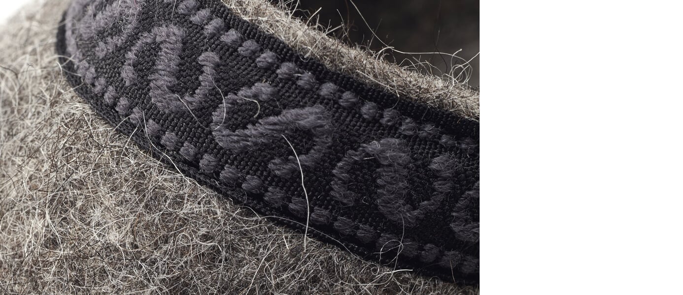 Slipper Tyrolean Stone Sheep Gray, close-up