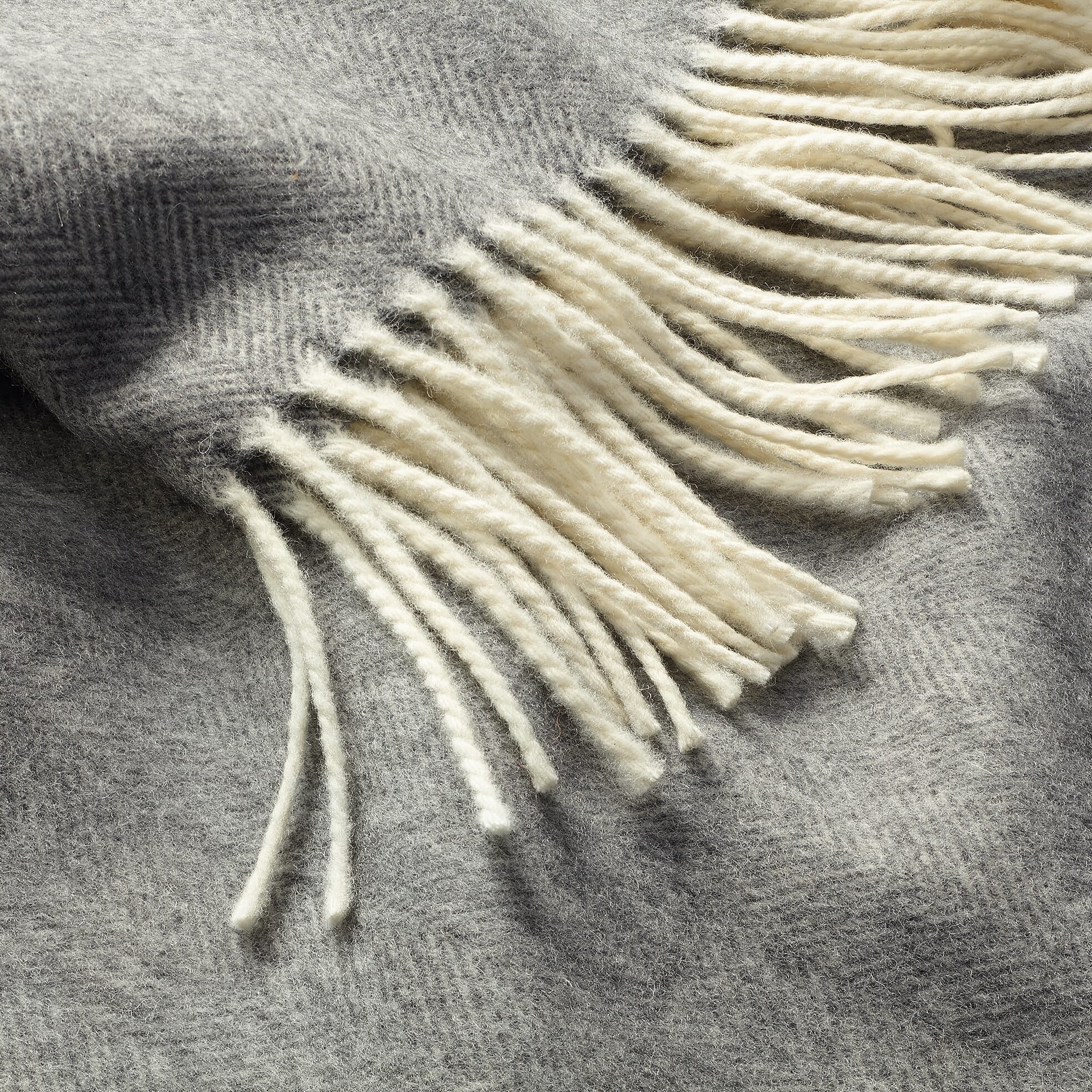 Blanket lambswool herringbone, Dark gray | Manufactum