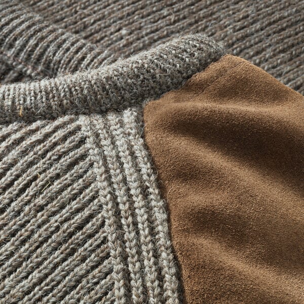 Black Sheep Knitted sweater Natural Dark Grey Mix, close-up