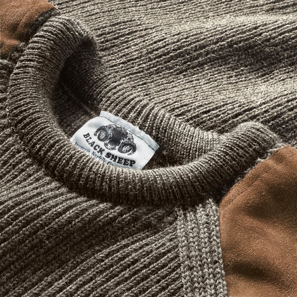 Black Sheep Knitted sweater Natural Dark Grey Mix, close-up
