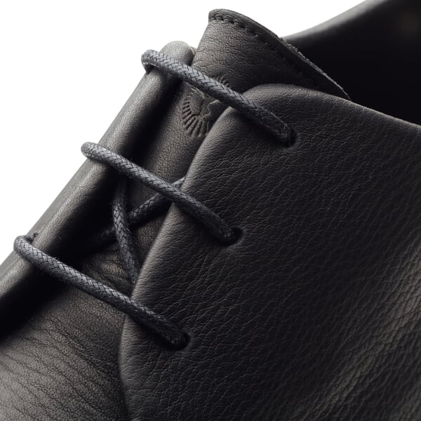 Men low shoe cowhide Black, close-up