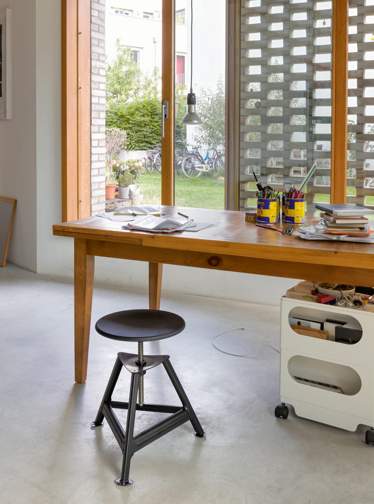 Chemnitz stool, height adjustable, monochrome, Black matt / black