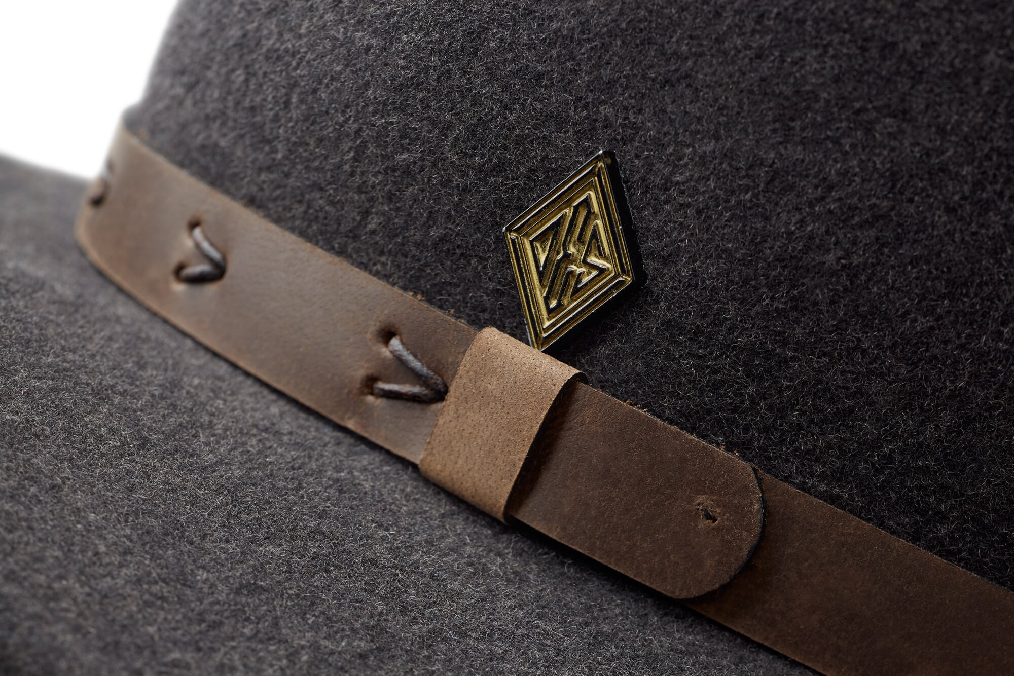 Chapeau En Laine Marine Créateur Diefenthal - Neuf Avec étiquettes - Couverture Chic Et Chaude