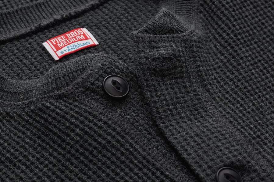 Men long sleeve shirt Anthracite, close-up