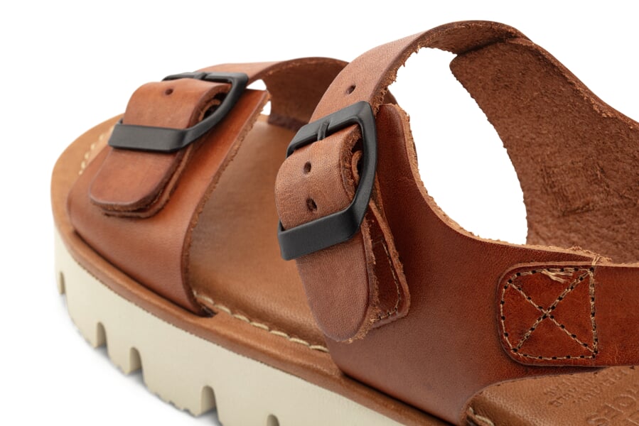 Ladies leather sandal Cognac, close-up