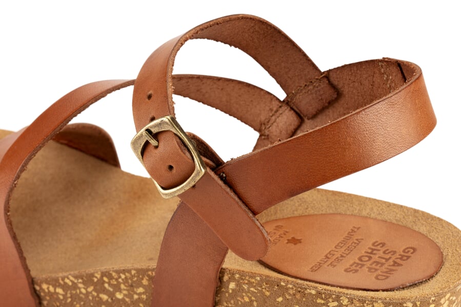 Women sandal wedge heel Cognac, close-up