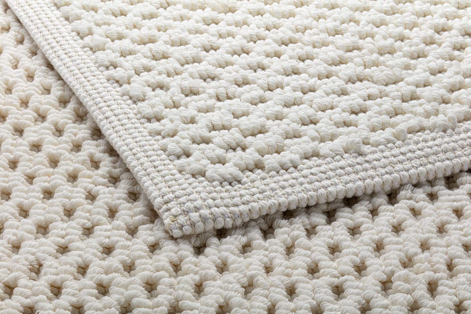 https://assets.manufactum.de/p/207/207610/207610_03.jpg/bath-mat-honeycomb-structure.jpg