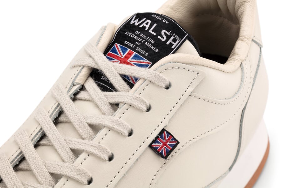 Herensneaker glad leer Natuurlijk wit, close-up