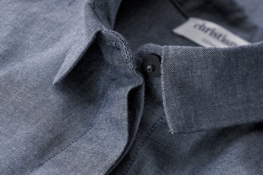 Women's Chambray Blouse Medium blue, close-up