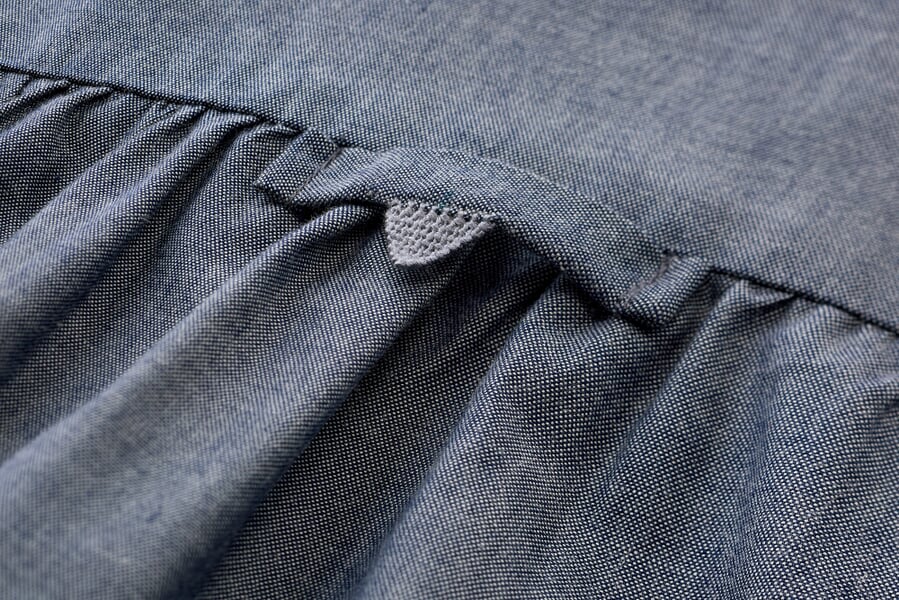 Damesblouse Chambray Medium blauw, close-up