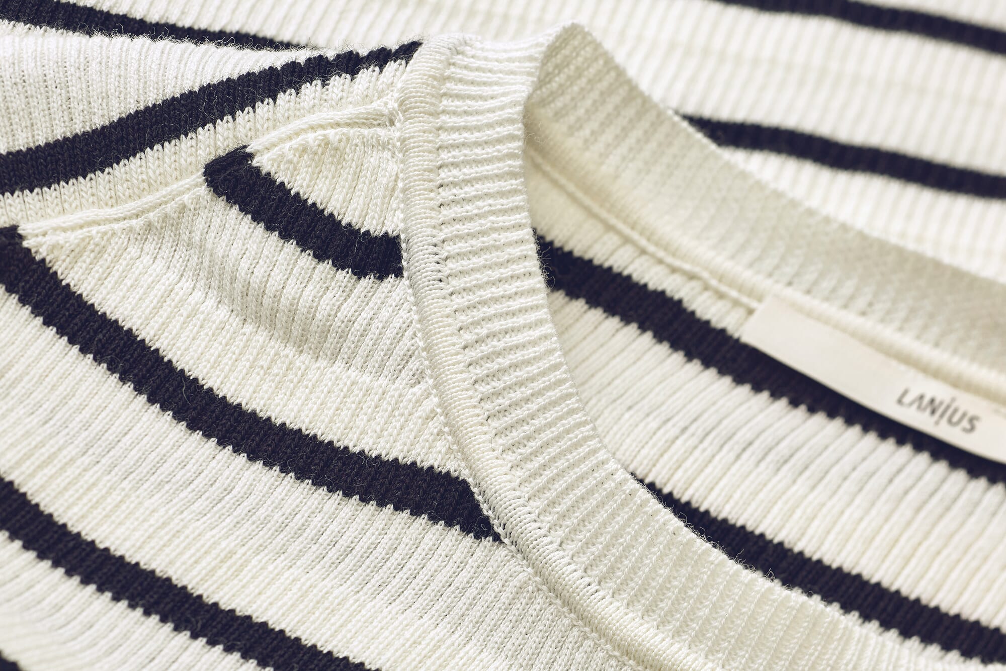 Fine-knit Sweater - Black/white striped - Ladies