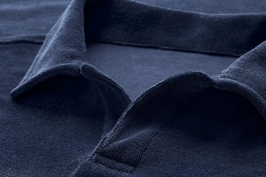 Herenpolo Terrycloth Donkerblauw, close-up
