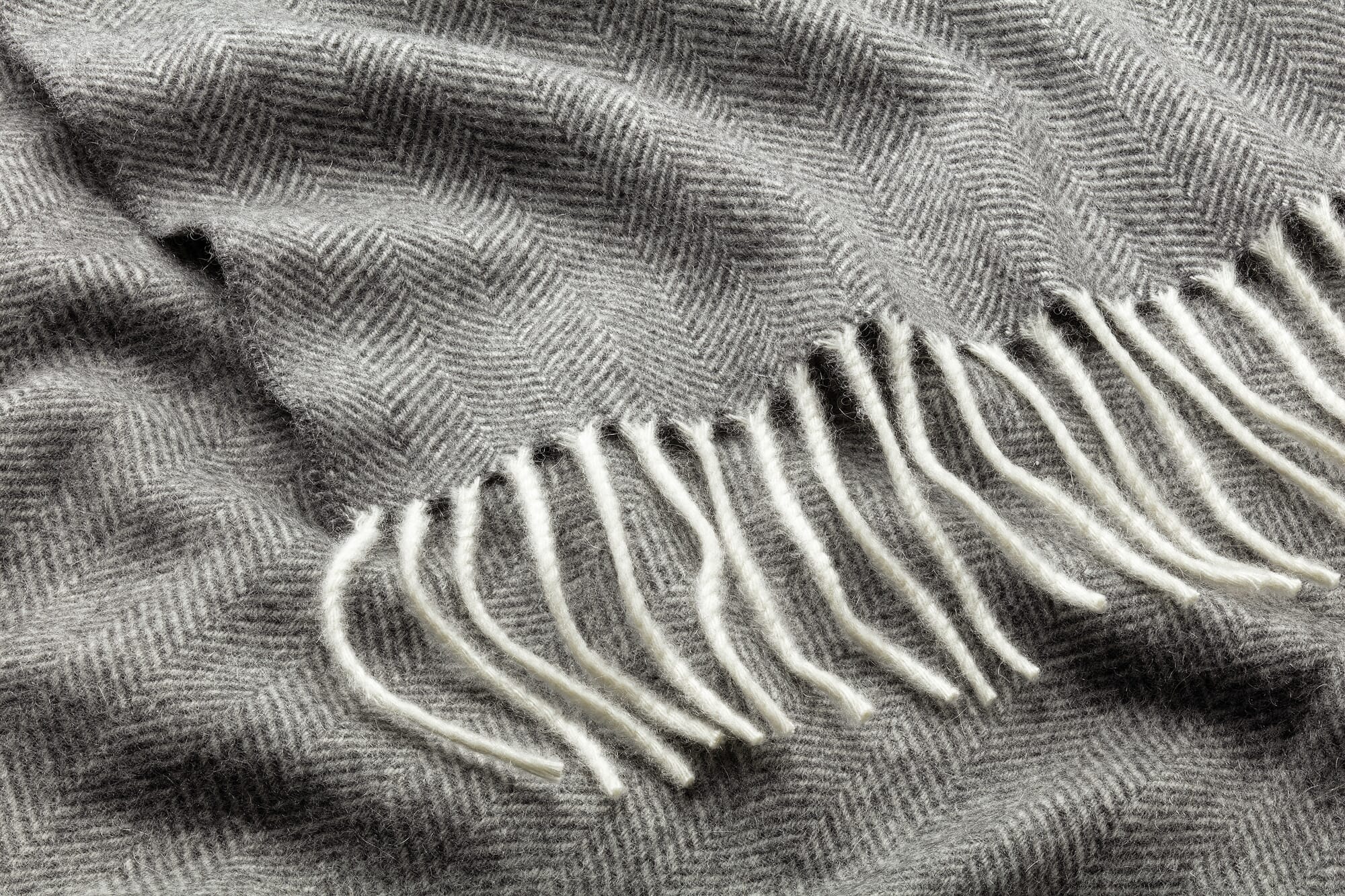 Cashmere blanket herringbone, Anthracite | Manufactum