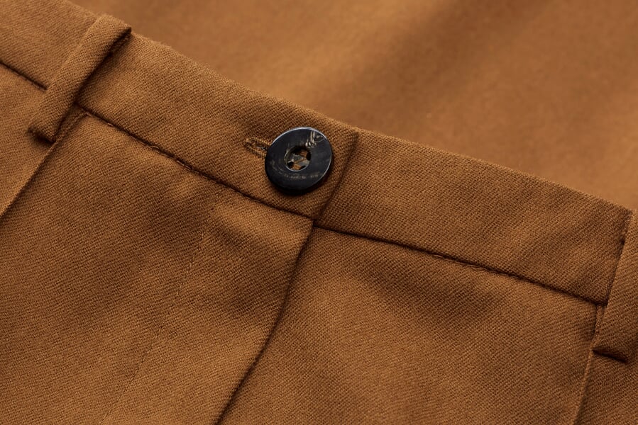 Damesbroek Marlene Virgin Wool Cognac, close-up