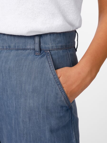 Damesbroek met wijde pijpen Medium blauw, close-up