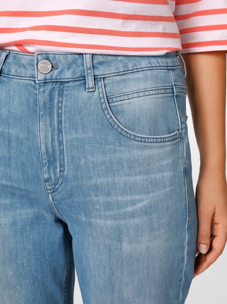 Damesjeans Flared Medium blauw, close-up