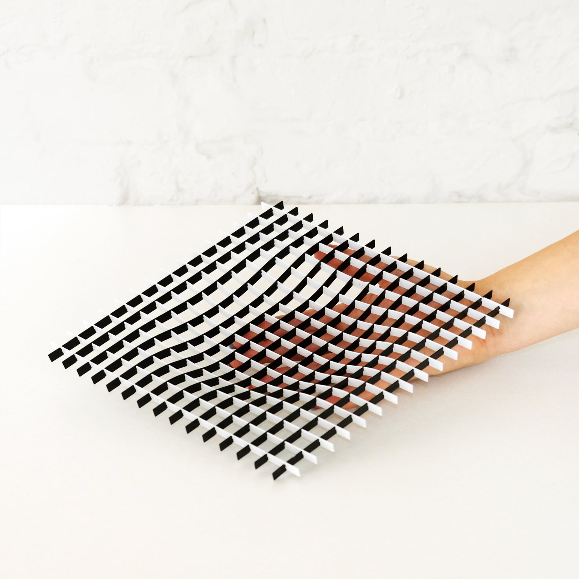 Shelf Gravity, Black / White | Manufactum
