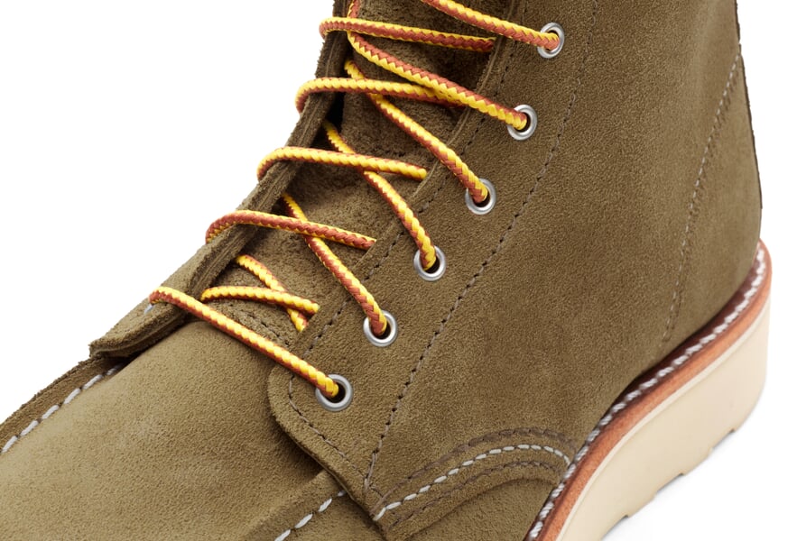 Dames moc-laars van suède Olive, close-up