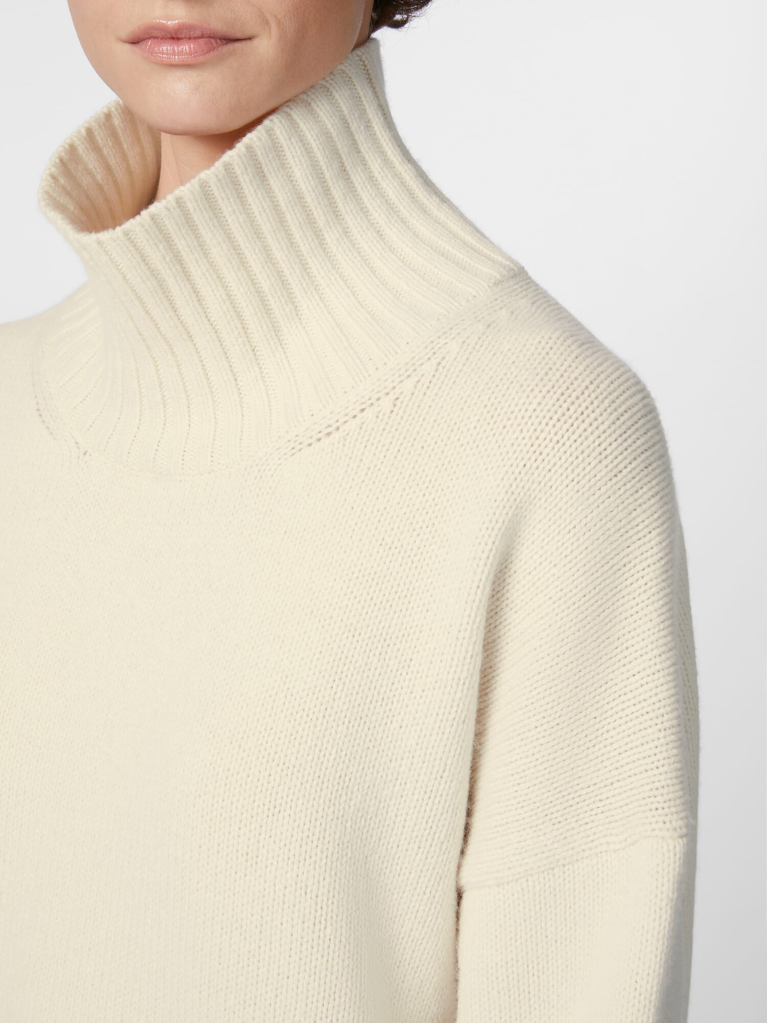 Oversized women s sweater Cream Manufactum