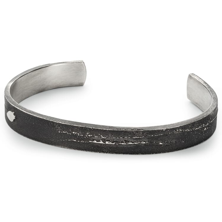 Herrearmring, sandstøbt, oxideret, antracit